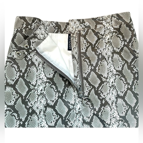 Divided By H&M Woman’s 0 Faux Snake Print Mini Skirt - Picture 4 of 8